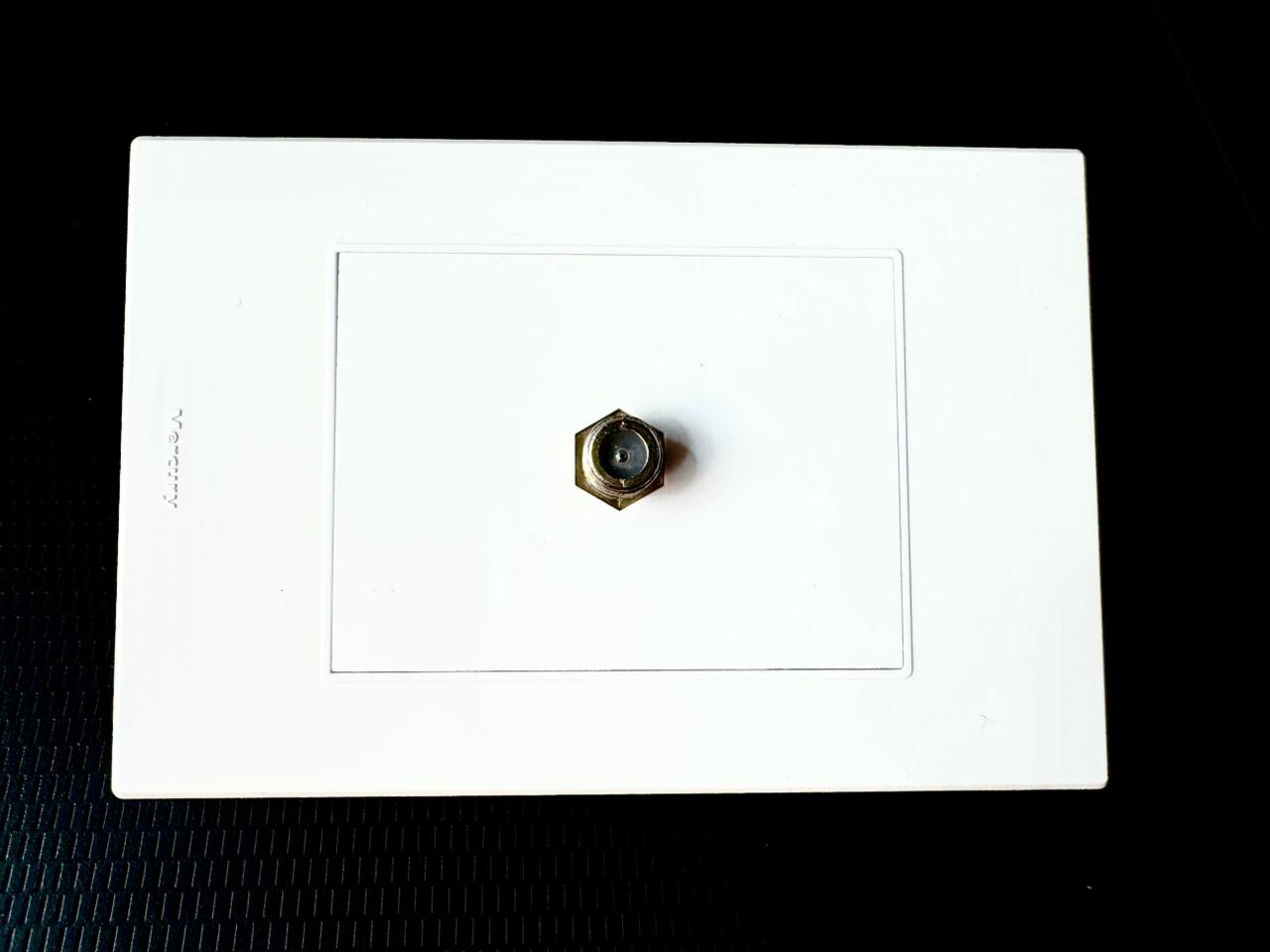 Toma Coaxial Premium White