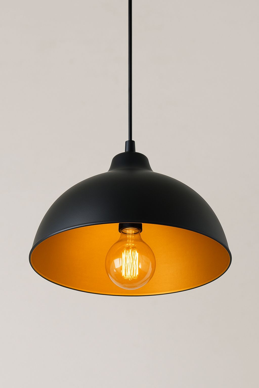 Negra con Interior Dorado 40cm