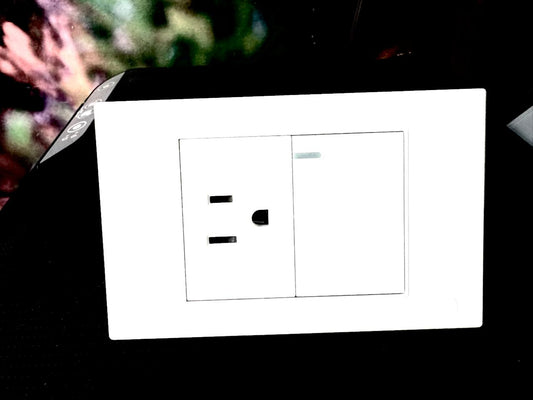 Interruptor + Toma Premium White